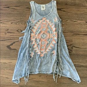 Sleeveless long tank with fringe